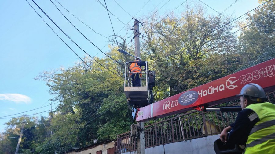 Горсвет монтирует новое освещение в Нахимовском районе Севастополя