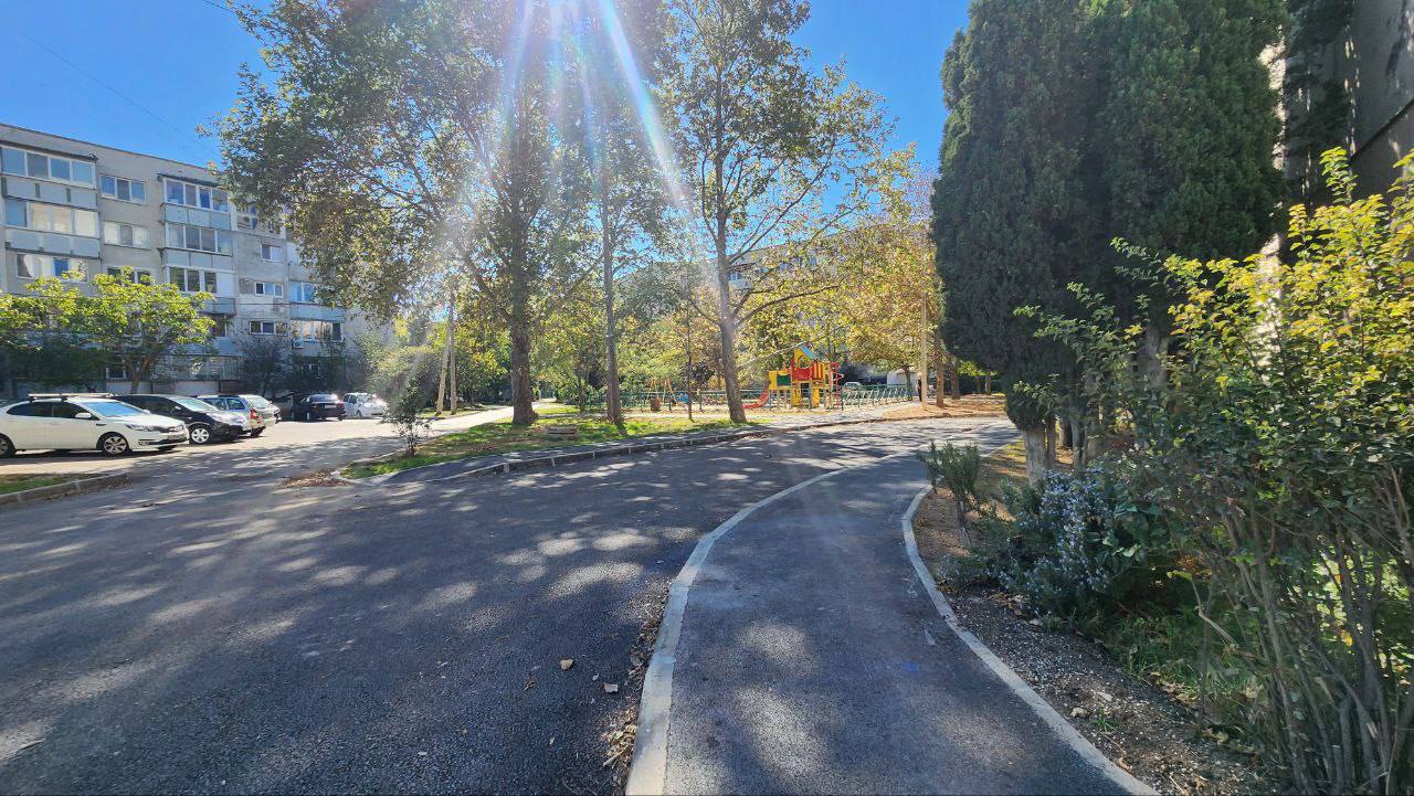 Более 89 тысяч квадратных метров пешеходных зон и дорог во дворах привели в порядок с начала года в Севастополе Более 89 тысяч квадратных метров пешеходных зон и дорог во дворах привели в порядок с начала года в Севастополе