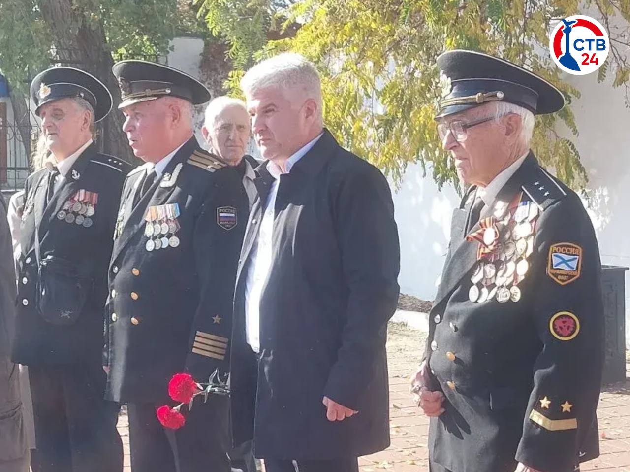 На Графской пристани почтили память моряков, погибших на линкоре «Новороссийск» На Графской пристани почтили память моряков, погибших на линкоре «Новороссийск»