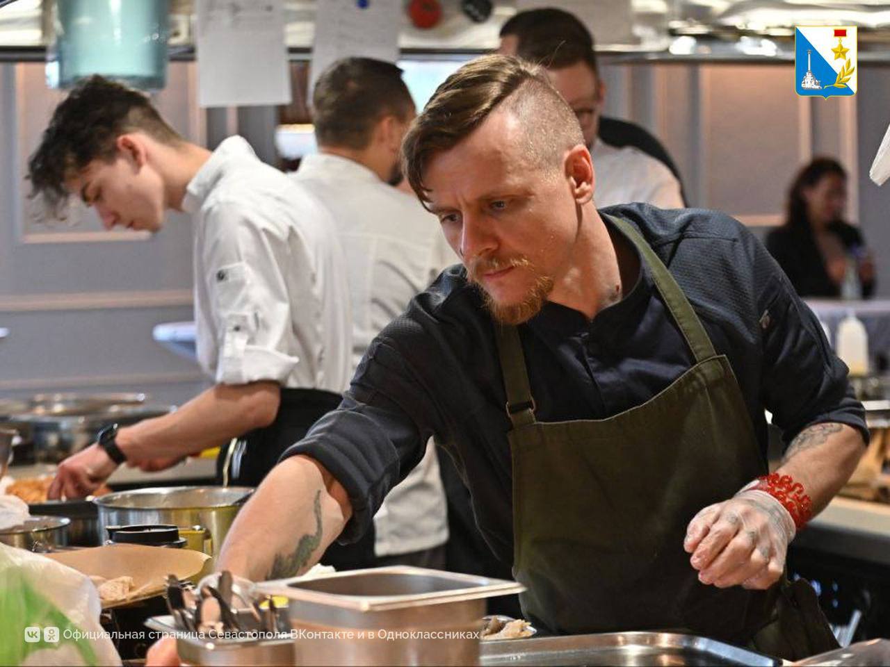 Севастопольский шеф-повар представил историческое блюдо на федеральном проекте «ПроЕДУ по России» в Москве Севастопольский шеф-повар представил историческое блюдо на федеральном проекте «ПроЕДУ по России» в Москве