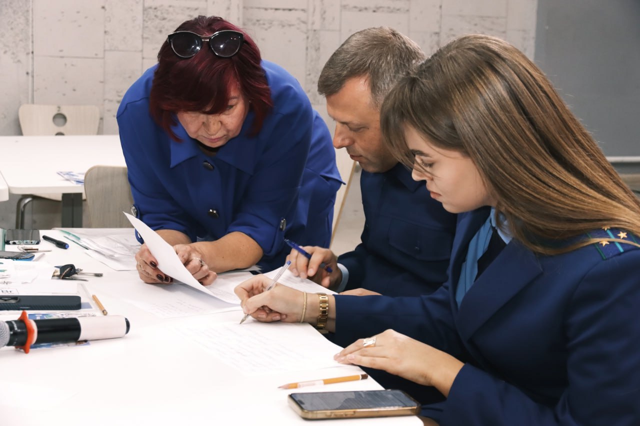 В Севастополе состоялся первый полуфинал ежегодного конкурса «Правовой брейн-ринг» В Севастополе состоялся первый полуфинал ежегодного конкурса «Правовой брейн-ринг»