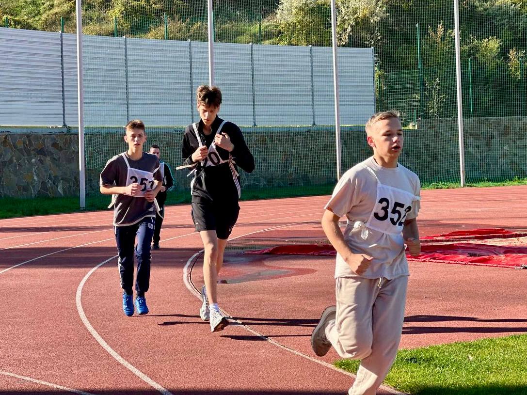 ГТО — выпускникам. На стадионе имени 200летия Севастополя прошла акция «ГТО – выпускникам» ГТО — выпускникам. На стадионе имени 200летия Севастополя прошла акция «ГТО – выпускникам»