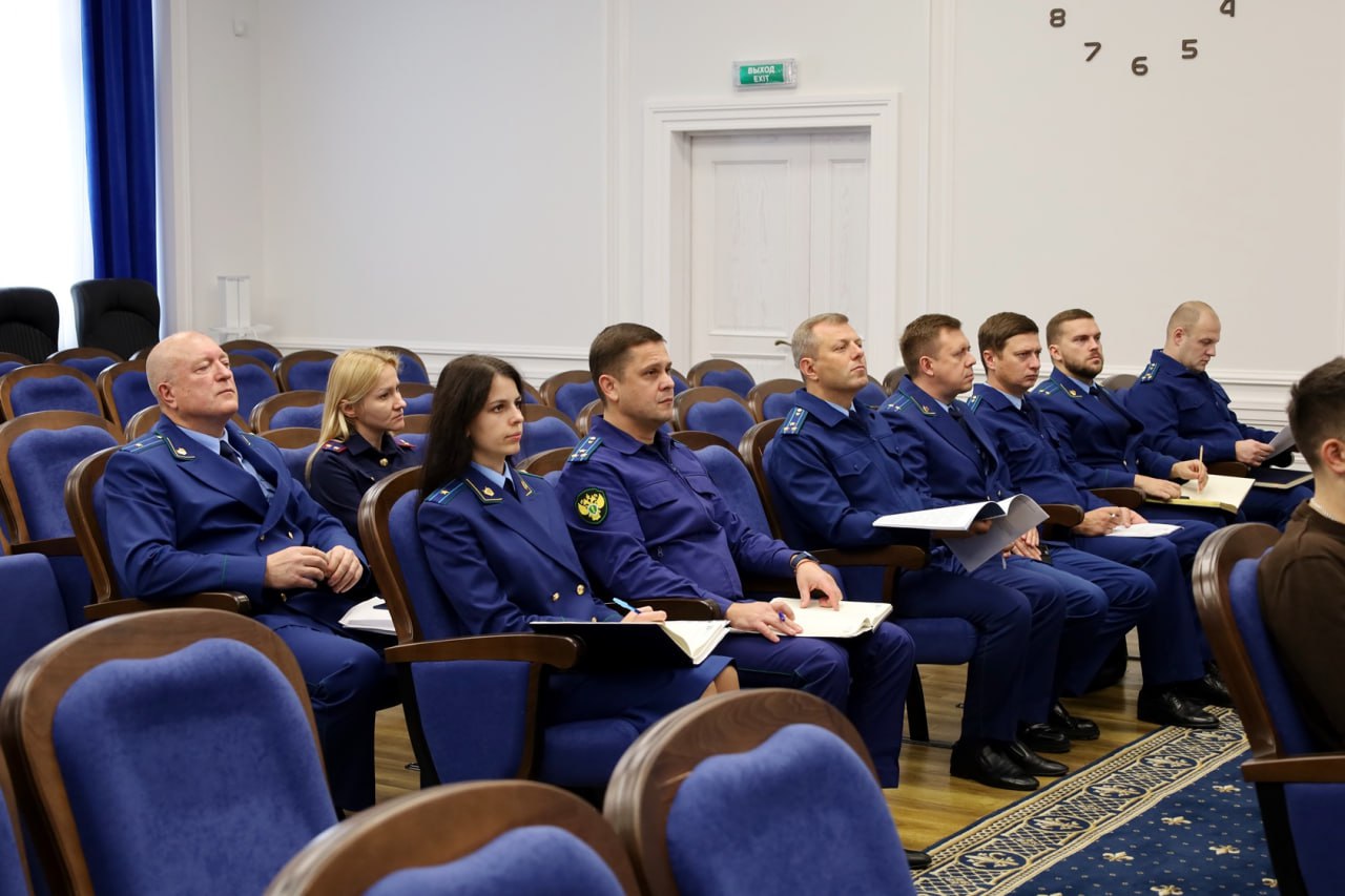 В прокуратуре города Севастополя под председательством первого заместителя прокурора города Дмитрия Теллина состоялось межведомственное совещание по вопросам профилактики безнадзорности и правонарушений несовершеннолетних... В прокуратуре города Севастополя под председательством первого заместителя прокурора города Дмитрия Теллина состоялось межведомственное совещание по вопросам профилактики безнадзорности и правонарушений несовершеннолетних...