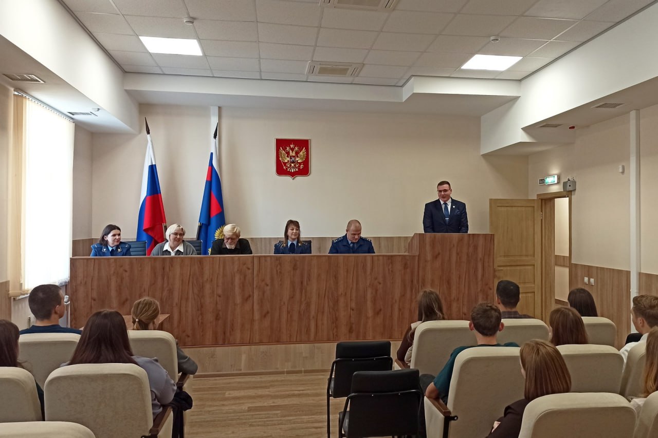 Прокуратура провела патриотическо-просветительское мероприятие в преддверии годовщины начала второй героической обороны города Севастополя 1941-1942 гг Прокуратура провела патриотическо-просветительское мероприятие в преддверии годовщины начала второй героической обороны города Севастополя 1941-1942 гг