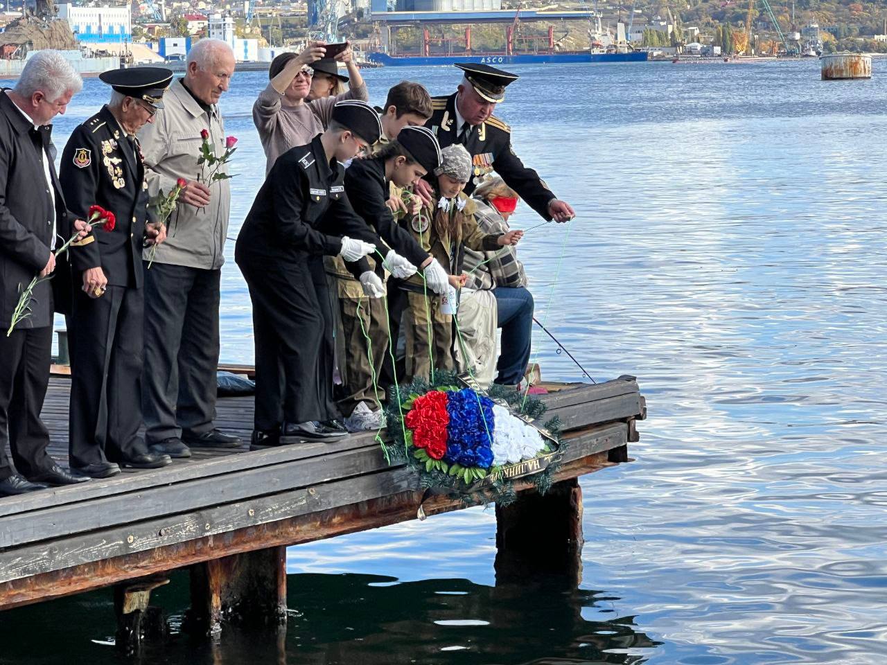 Михаил Развожаев: 70 лет назад в Севастопольской бухте произошла трагедия на линкоре «Новороссийск» Михаил Развожаев: 70 лет назад в Севастопольской бухте произошла трагедия на линкоре «Новороссийск»
