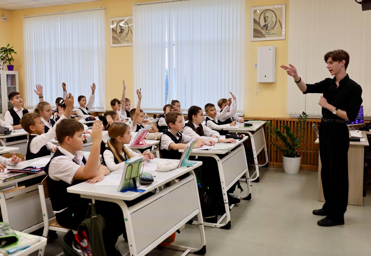 Продолжаю рассказывать про молодых специалистов в учреждениях образования Севастополя Продолжаю рассказывать про молодых специалистов в учреждениях образования Севастополя