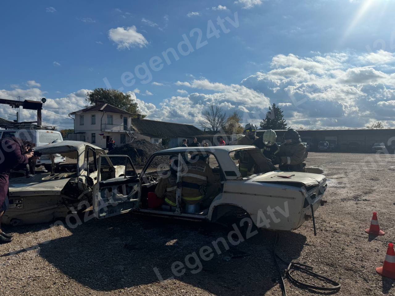 Учебно-тренировочное занятие спасателей прошло в пожарной части с. Осипенко Учебно-тренировочное занятие спасателей прошло в пожарной части с. Осипенко