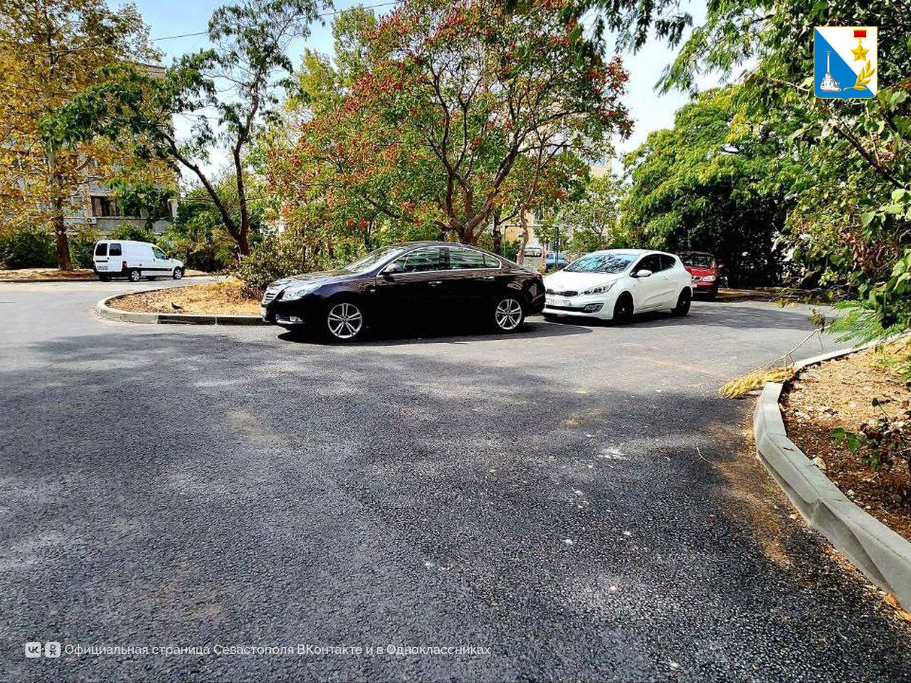 С начала года в Севастополе отремонтировали более 89 тысяч квадратных метров внутриквартальных дорог и пешеходных зон — это, в том числе, тротуары у школ, парки и остановки С начала года в Севастополе отремонтировали более 89 тысяч квадратных метров внутриквартальных дорог и пешеходных зон — это, в том числе, тротуары у школ, парки и остановки