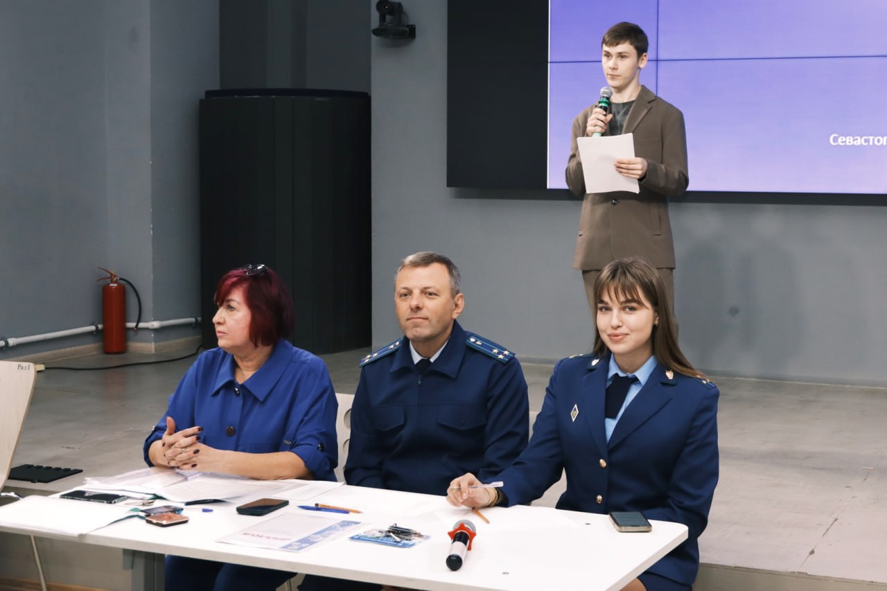 В Севастополе состоялся первый полуфинал ежегодного конкурса «Правовой брейн-ринг» В Севастополе состоялся первый полуфинал ежегодного конкурса «Правовой брейн-ринг»