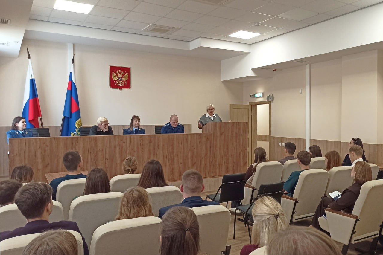 Прокуратура провела патриотическо-просветительское мероприятие в преддверии годовщины начала второй героической обороны города Севастополя 1941-1942 гг