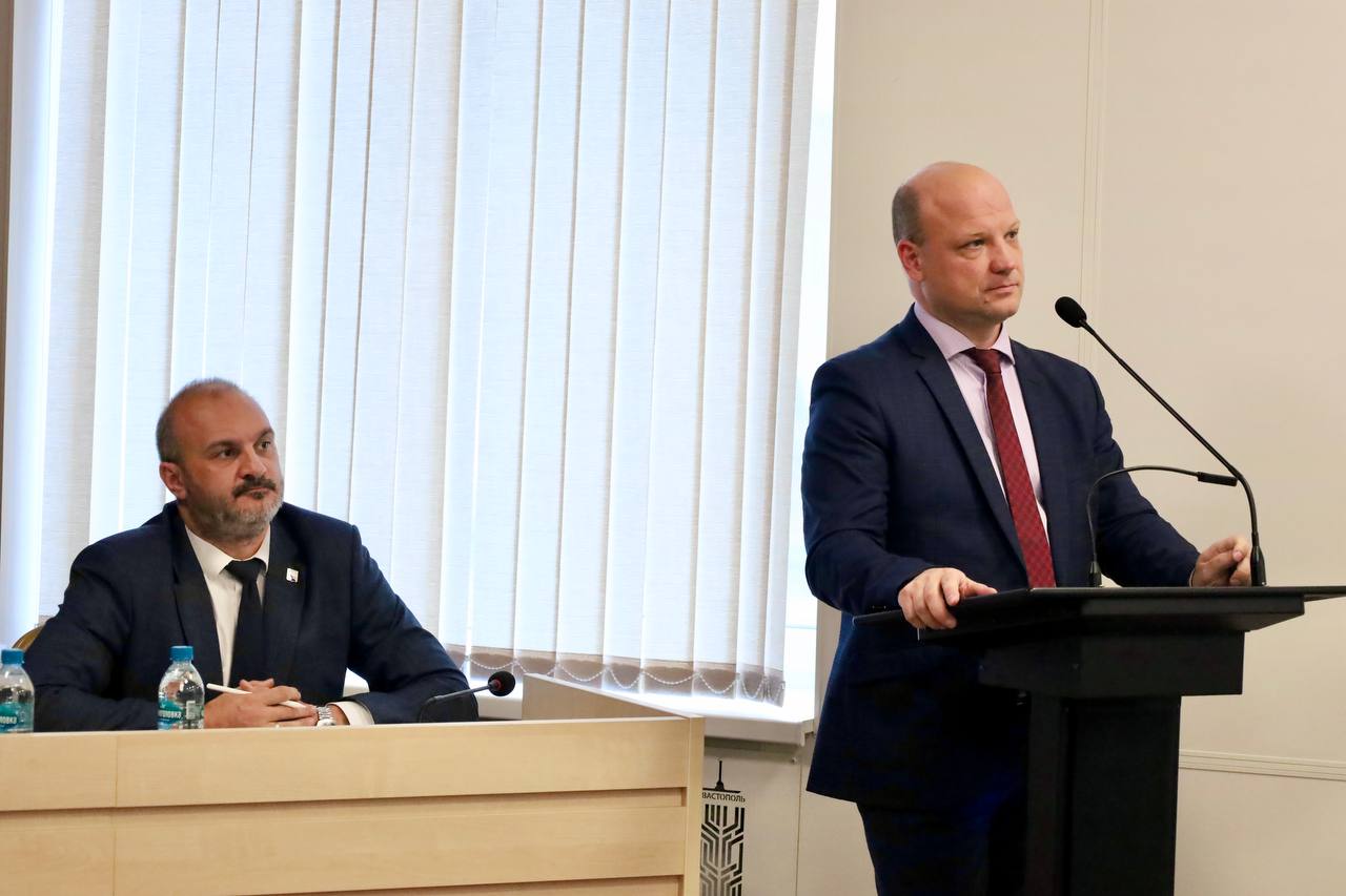 В преддверии II четверти вместе с заместителем Губернатора Севастополя Игорем Анатольевичем Михеевым провели совещание с директорами школ, обсудили ряд организационных вопросов В преддверии II четверти вместе с заместителем Губернатора Севастополя Игорем Анатольевичем Михеевым провели совещание с директорами школ, обсудили ряд организационных вопросов