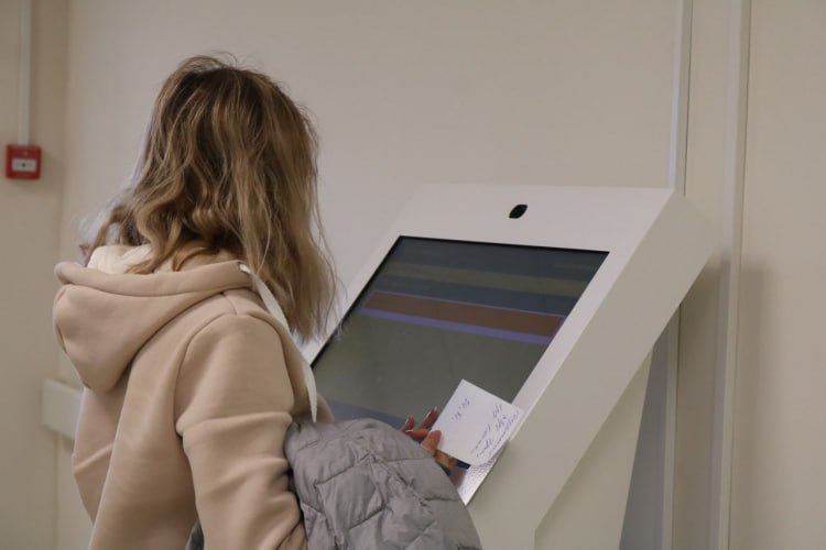 Почти 23 тысячи севастопольцев записались к врачу через инфоматы с начала года