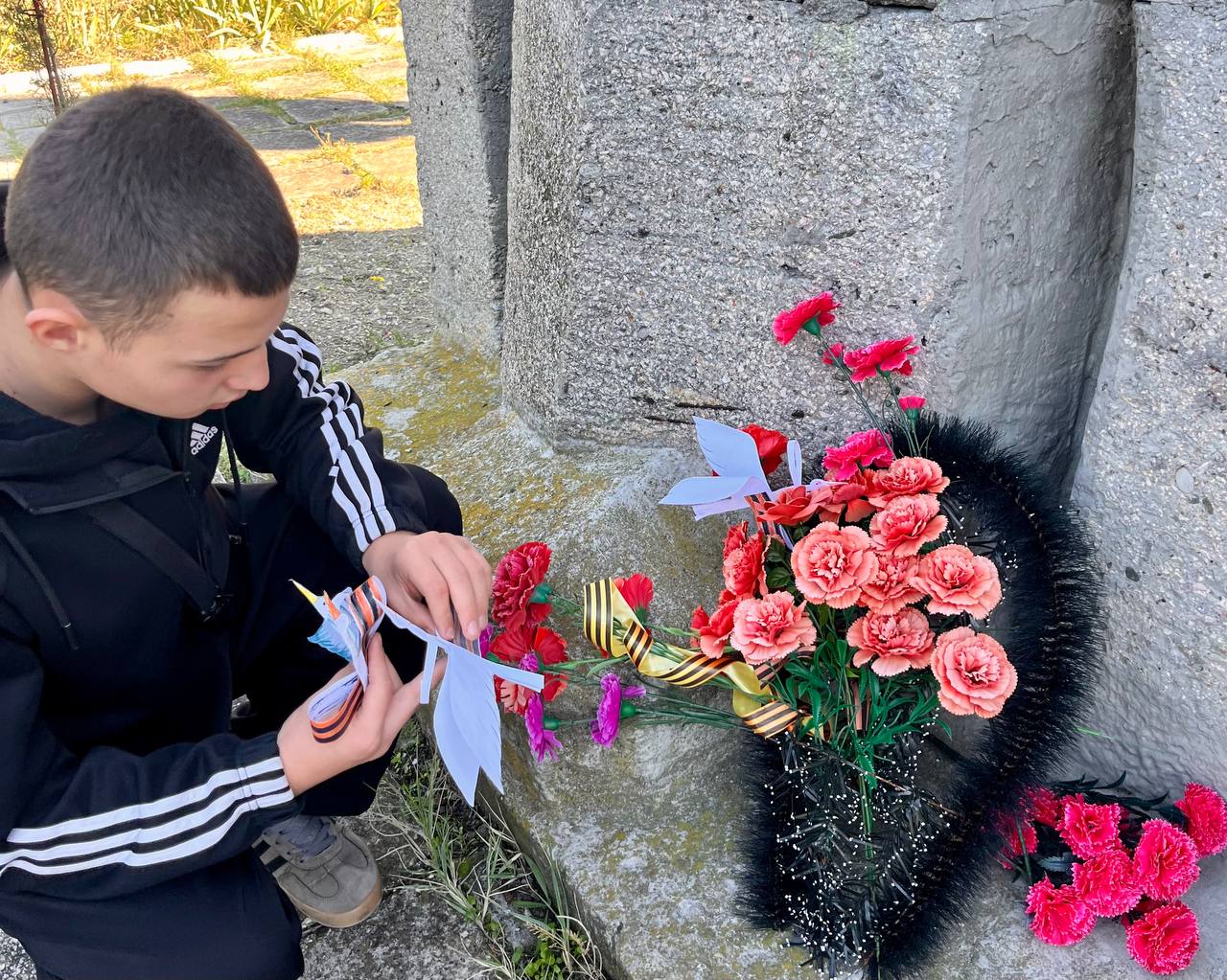 Белые журавли памяти. В школе №36 им. участника СВО Куликова А.А. прошла Всероссийская акция «Дни белых журавлей» — символ единства, духовности и памяти о героях, отдавших жизнь за Родину Белые журавли памяти. В школе №36 им. участника СВО Куликова А.А. прошла Всероссийская акция «Дни белых журавлей» — символ единства, духовности и памяти о героях, отдавших жизнь за Родину