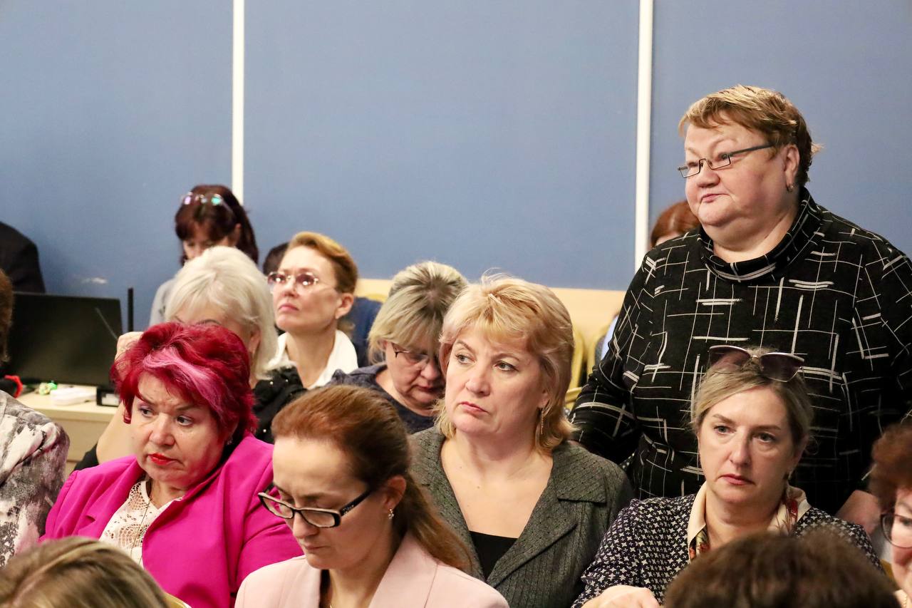 В преддверии II четверти вместе с заместителем Губернатора Севастополя Игорем Анатольевичем Михеевым провели совещание с директорами школ, обсудили ряд организационных вопросов В преддверии II четверти вместе с заместителем Губернатора Севастополя Игорем Анатольевичем Михеевым провели совещание с директорами школ, обсудили ряд организационных вопросов