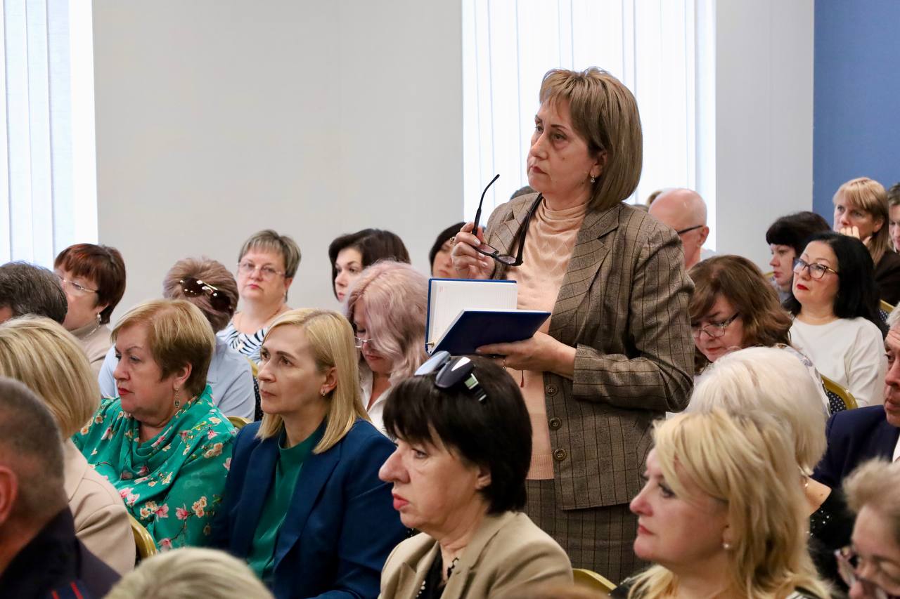 В преддверии II четверти вместе с заместителем Губернатора Севастополя Игорем Анатольевичем Михеевым провели совещание с директорами школ, обсудили ряд организационных вопросов В преддверии II четверти вместе с заместителем Губернатора Севастополя Игорем Анатольевичем Михеевым провели совещание с директорами школ, обсудили ряд организационных вопросов