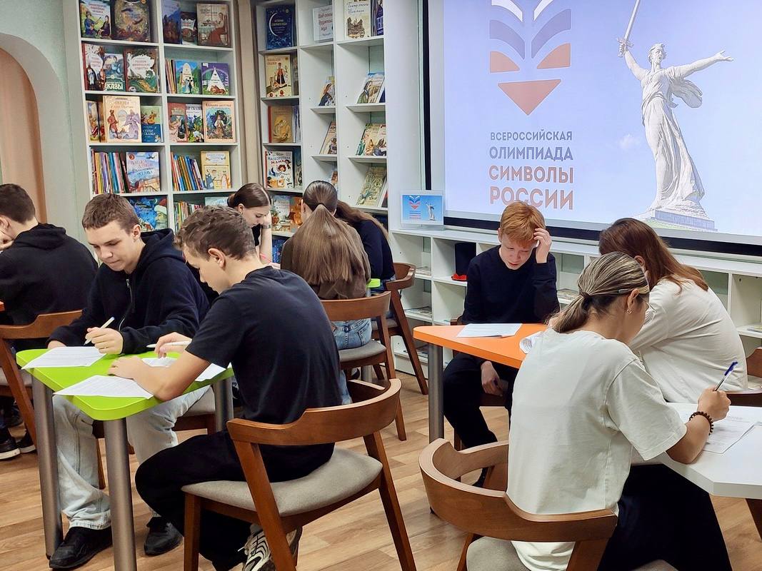 Игорь Михеев: Севастопольские школьники присоединились к Всероссийской олимпиаде «Символы России» Игорь Михеев: Севастопольские школьники присоединились к Всероссийской олимпиаде «Символы России»
