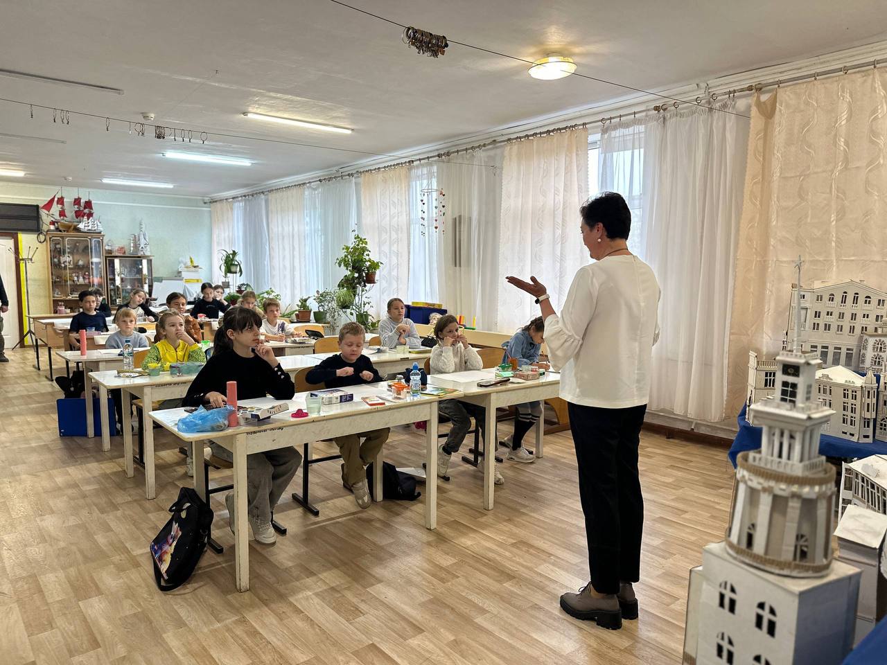 Сотрудники Госавтоинспекции Севастополя приняли участие в качестве жюри в региональном конкурсе детского рисунка «Дорога глазами детей» Сотрудники Госавтоинспекции Севастополя приняли участие в качестве жюри в региональном конкурсе детского рисунка «Дорога глазами детей»