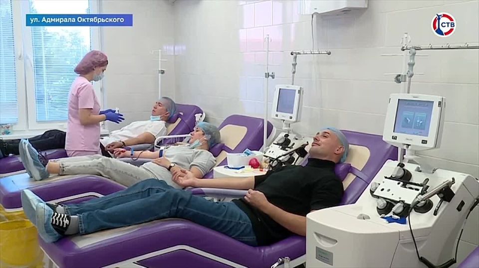 Ещё 30 севастопольцев получили знак «Почётный донор России»: в Севастополе состоялась традиционная церемония вручения нагрудных знаков и удостоверений