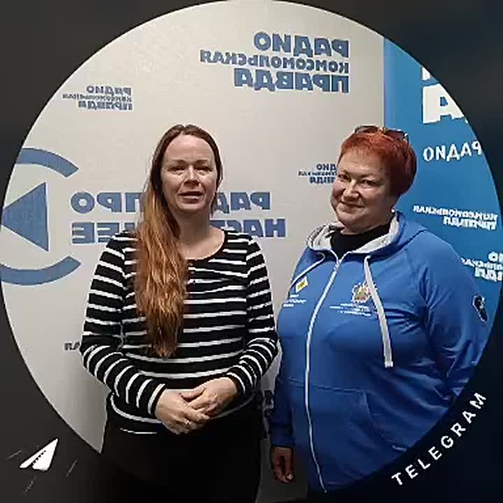 Она управляет многометровой машиной, следит за дорогой и успевает помочь пассажирам