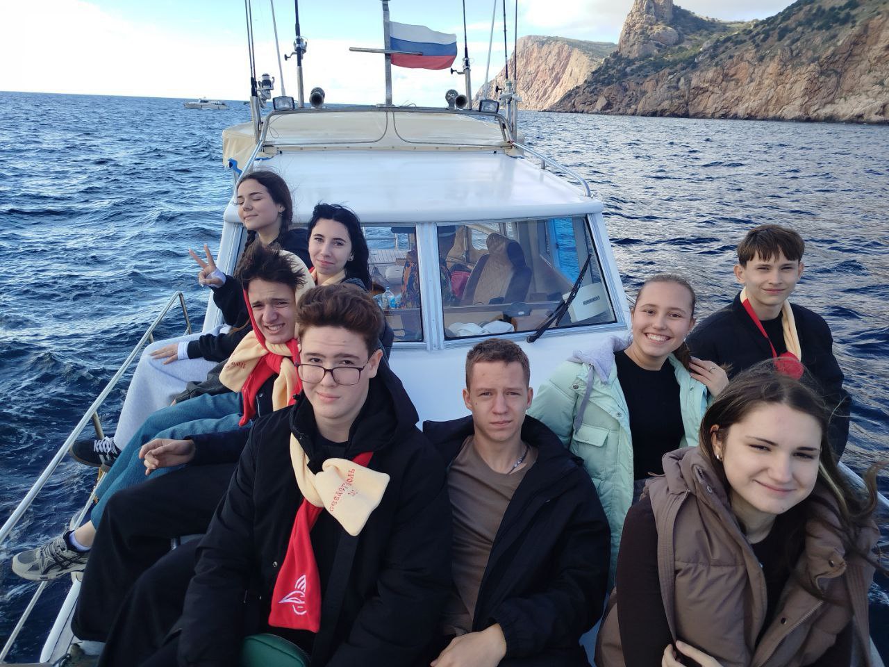 Группа детей сотрудников ФГУП «Железные дороги Новороссии» – членов профсоюза вернулась из увлекательного путешествия по Крыму Группа детей сотрудников ФГУП «Железные дороги Новороссии» – членов профсоюза вернулась из увлекательного путешествия по Крыму