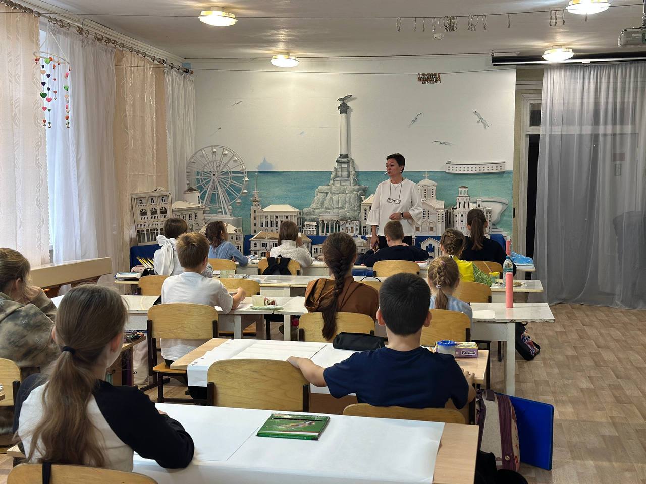 Сотрудники Госавтоинспекции Севастополя приняли участие в качестве жюри в региональном конкурсе детского рисунка «Дорога глазами детей» Сотрудники Госавтоинспекции Севастополя приняли участие в качестве жюри в региональном конкурсе детского рисунка «Дорога глазами детей»