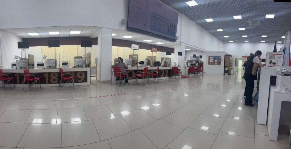 Почему в МФЦ Севастополя теперь только предварительная запись? Непонятно, ведь в 14:30 аж 1 сотрудник на 9 окон