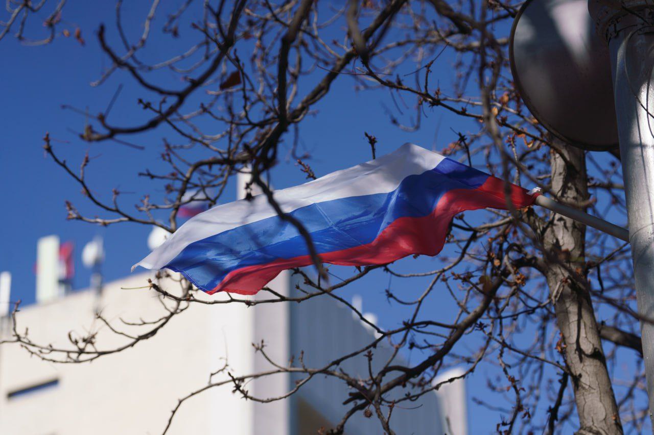 Ко Дню народного единства улицы города украсят символикой России и Севастополя Ко Дню народного единства улицы города украсят символикой России и Севастополя