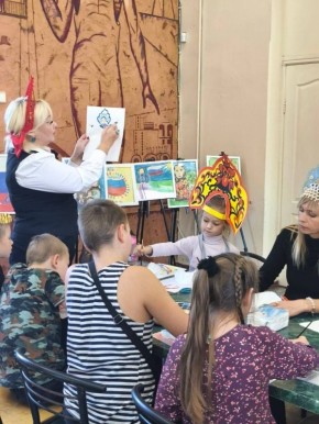 В преддверии Дня народного единства во Дворце детского и юношеского творчества открылась выставка творческих работ обучающихся «Образцовой студии изобразительного искусства ART STARS» и «Изостудия театра моды Рус-Арт»