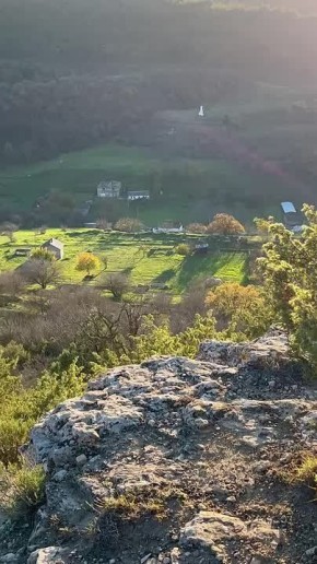 Село Камышлы — одно из самых затаённых и живописных мест в Севастополе, расположилось в окружении пушистых холмов