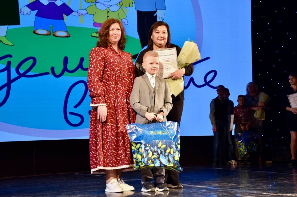 Чужих детей не бывает! Это точно знают, семьи севастопольцев, которые взяли под опеку или попечение детей, подарив им тепло и уют дома, ласку, заботу и поддержку Чужих детей не бывает! Это точно знают, семьи севастопольцев, которые взяли под опеку или попечение детей, подарив им тепло и уют дома, ласку, заботу и поддержку