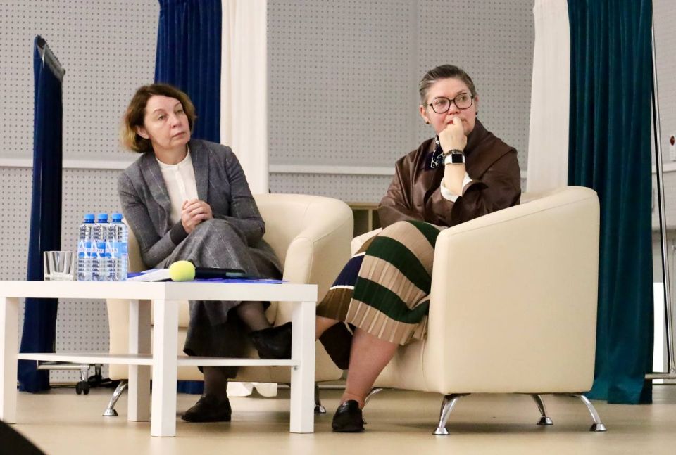 Севастополь объединил почти 500 педагогов для обмена опытом в сфере воспитания и образования Севастополь объединил почти 500 педагогов для обмена опытом в сфере воспитания и образования