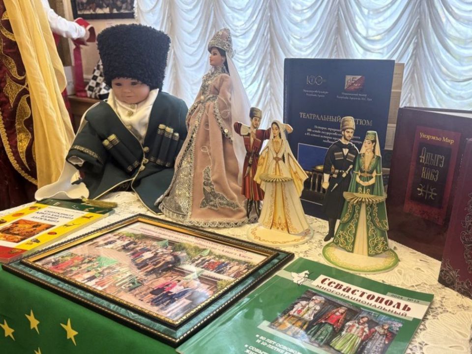 Выставка национально-культурных обществ прошла в Севастопольском центре культуры и искусств Выставка национально-культурных обществ прошла в Севастопольском центре культуры и искусств