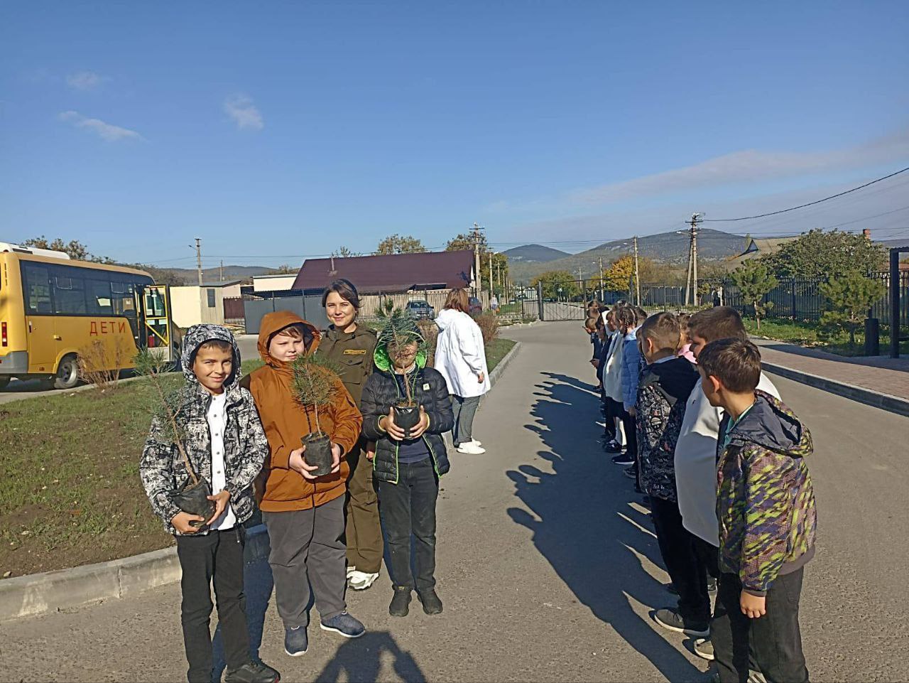 Школьников Севастополя учат бережно относиться к лесам Школьников Севастополя учат бережно относиться к лесам