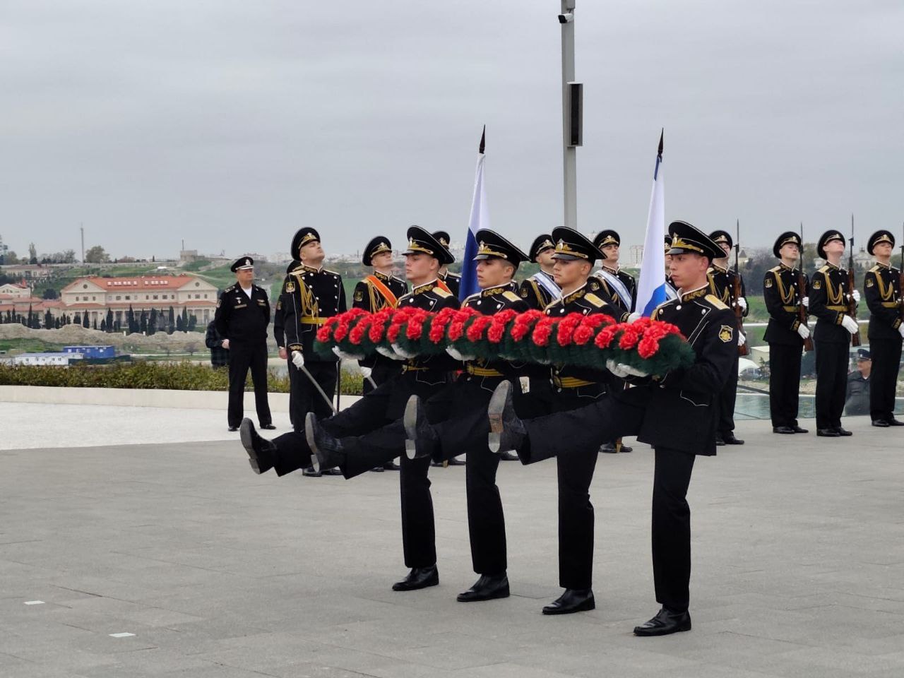 Дмитрий Белик: В День народного единства вместе с Губернатором города Севастополя Михаилом Владимировичем Развожаевым, спикером Законодательного Собрания Владимиром Владимировичем Немцевым, командующим Черноморским флотом...