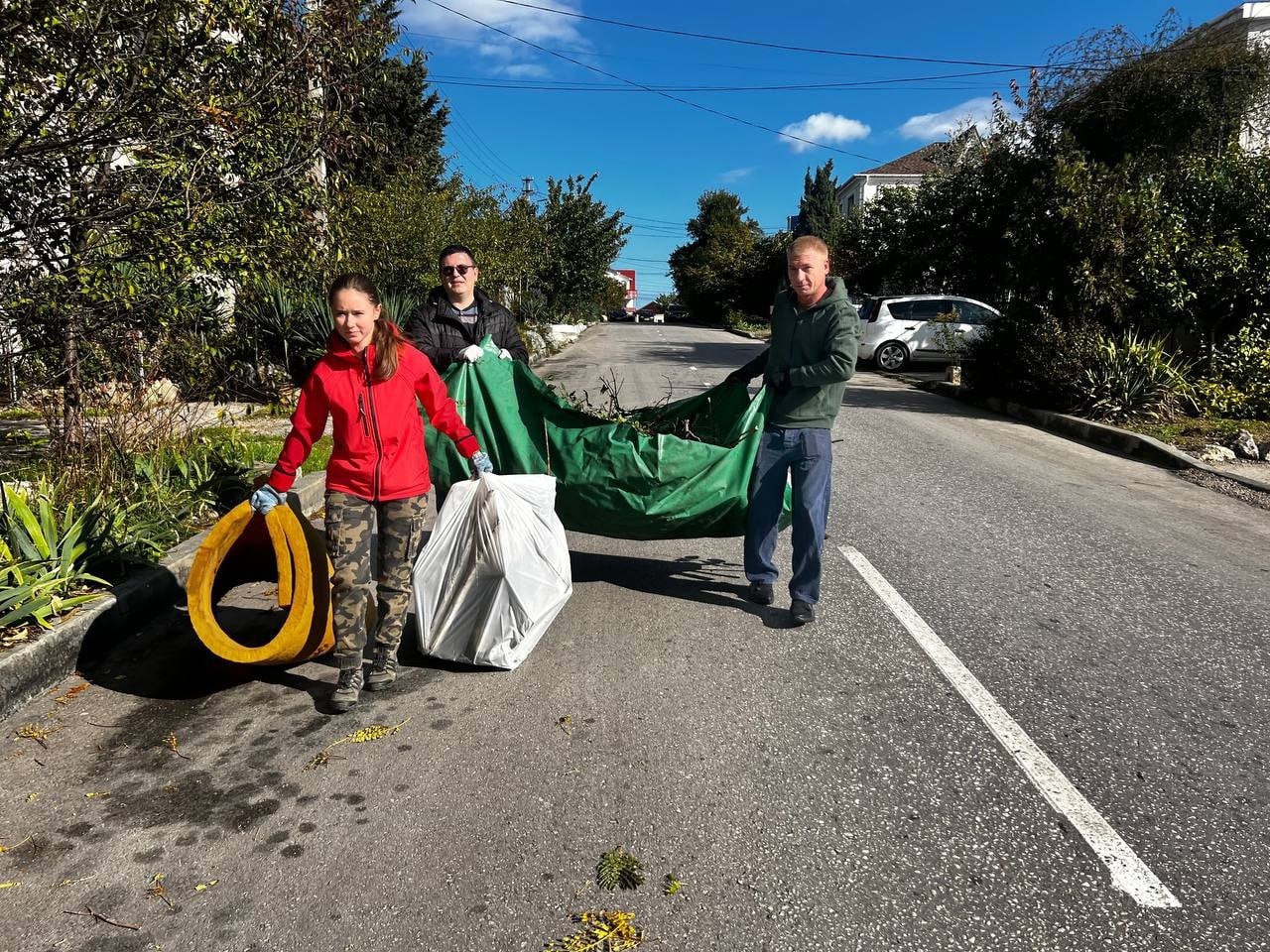 Севастопольская молодёжь помогает ветеранам Великой Отечественной войны Севастопольская молодёжь помогает ветеранам Великой Отечественной войны