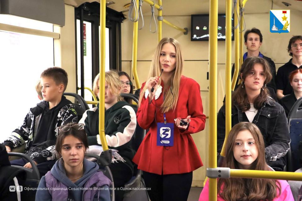 Сохраняем традиции. В День народного единства в Севастополе традиционно курсировал троллейбус-лекторий Сохраняем традиции. В День народного единства в Севастополе традиционно курсировал троллейбус-лекторий