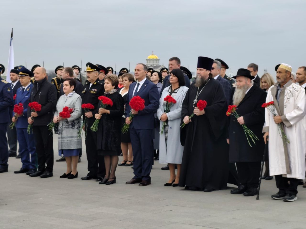 Дмитрий Белик: В День народного единства вместе с Губернатором города Севастополя Михаилом Владимировичем Развожаевым, спикером Законодательного Собрания Владимиром Владимировичем Немцевым, командующим Черноморским флотом... Дмитрий Белик: В День народного единства вместе с Губернатором города Севастополя Михаилом Владимировичем Развожаевым, спикером Законодательного Собрания Владимиром Владимировичем Немцевым, командующим Черноморским флотом...