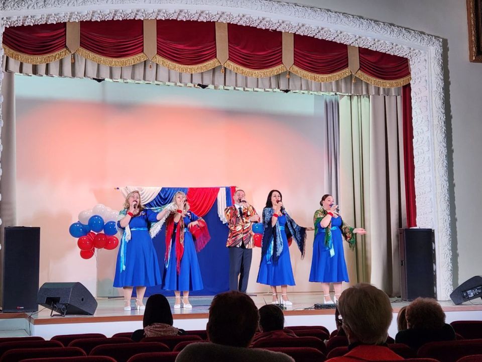 Александр Кулагин: В селе Верхнесадовом проходит концерт, посвящённый Дню народного единства Александр Кулагин: В селе Верхнесадовом проходит концерт, посвящённый Дню народного единства