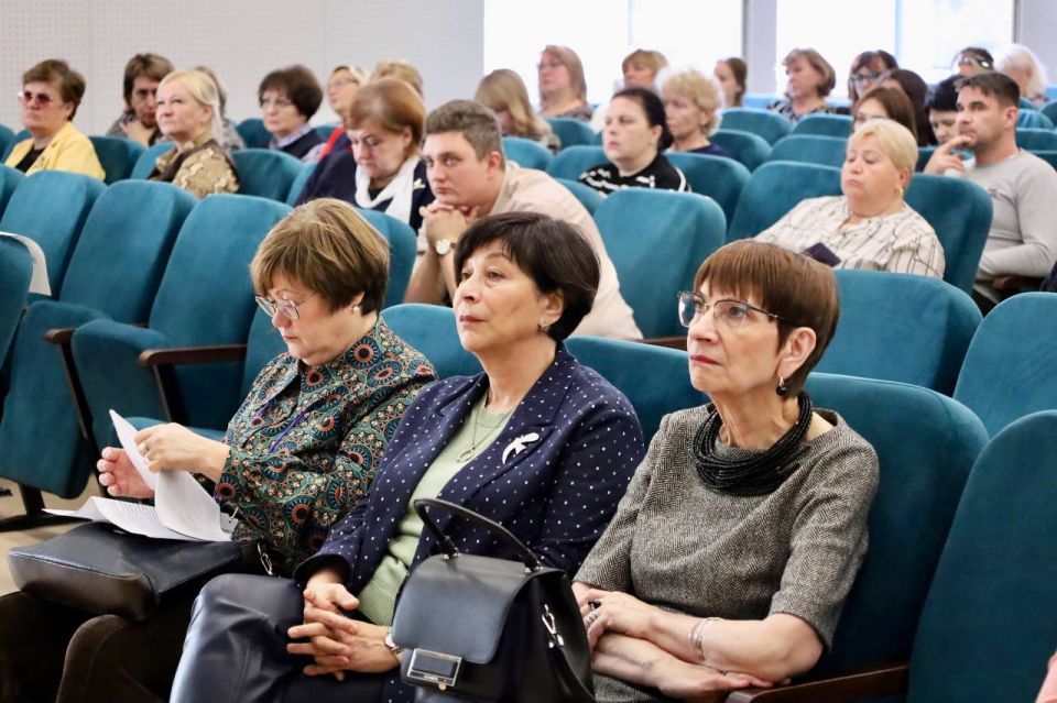 Севастополь объединил почти 500 педагогов для обмена опытом в сфере воспитания и образования Севастополь объединил почти 500 педагогов для обмена опытом в сфере воспитания и образования