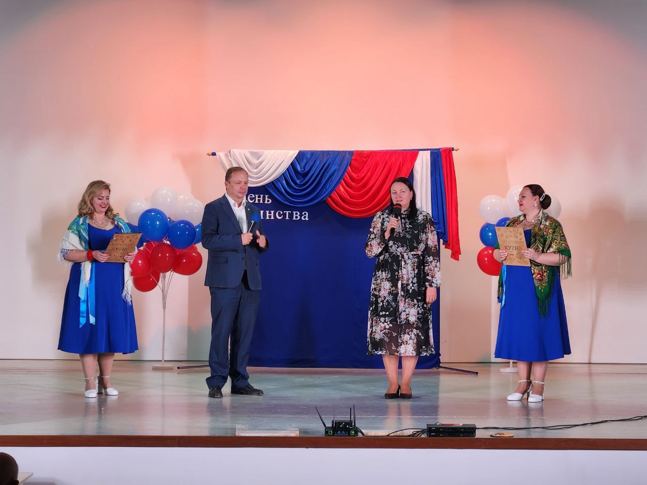 Александр Кулагин: В селе Верхнесадовом проходит концерт, посвящённый Дню народного единства