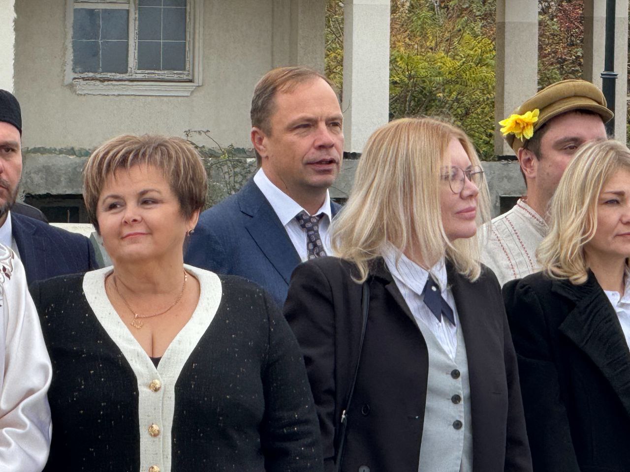 Александр Кулагин: Стало уже доброй традицией в День народного единства возлагать цветы к памятнику Примирения, в основании постамента которого начертаны слова: "Мы единый народ и Россия у нас одна" Александр Кулагин: Стало уже доброй традицией в День народного единства возлагать цветы к памятнику Примирения, в основании постамента которого начертаны слова: "Мы единый народ и Россия у нас одна"