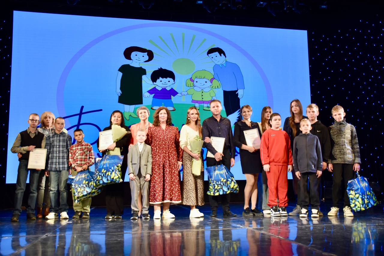 Чужих детей не бывает! Это точно знают, семьи севастопольцев, которые взяли под опеку или попечение детей, подарив им тепло и уют дома, ласку, заботу и поддержку Чужих детей не бывает! Это точно знают, семьи севастопольцев, которые взяли под опеку или попечение детей, подарив им тепло и уют дома, ласку, заботу и поддержку