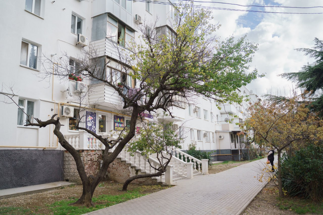 Севастопольский фонд капремонта досрочно начал обновлять фасады домов на проспекте Генерала Острякова Севастопольский фонд капремонта досрочно начал обновлять фасады домов на проспекте Генерала Острякова