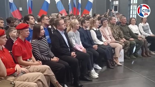 В Новом Херсонесе проходит встреча с Героем России, пилотом Дамиром Юсуповым