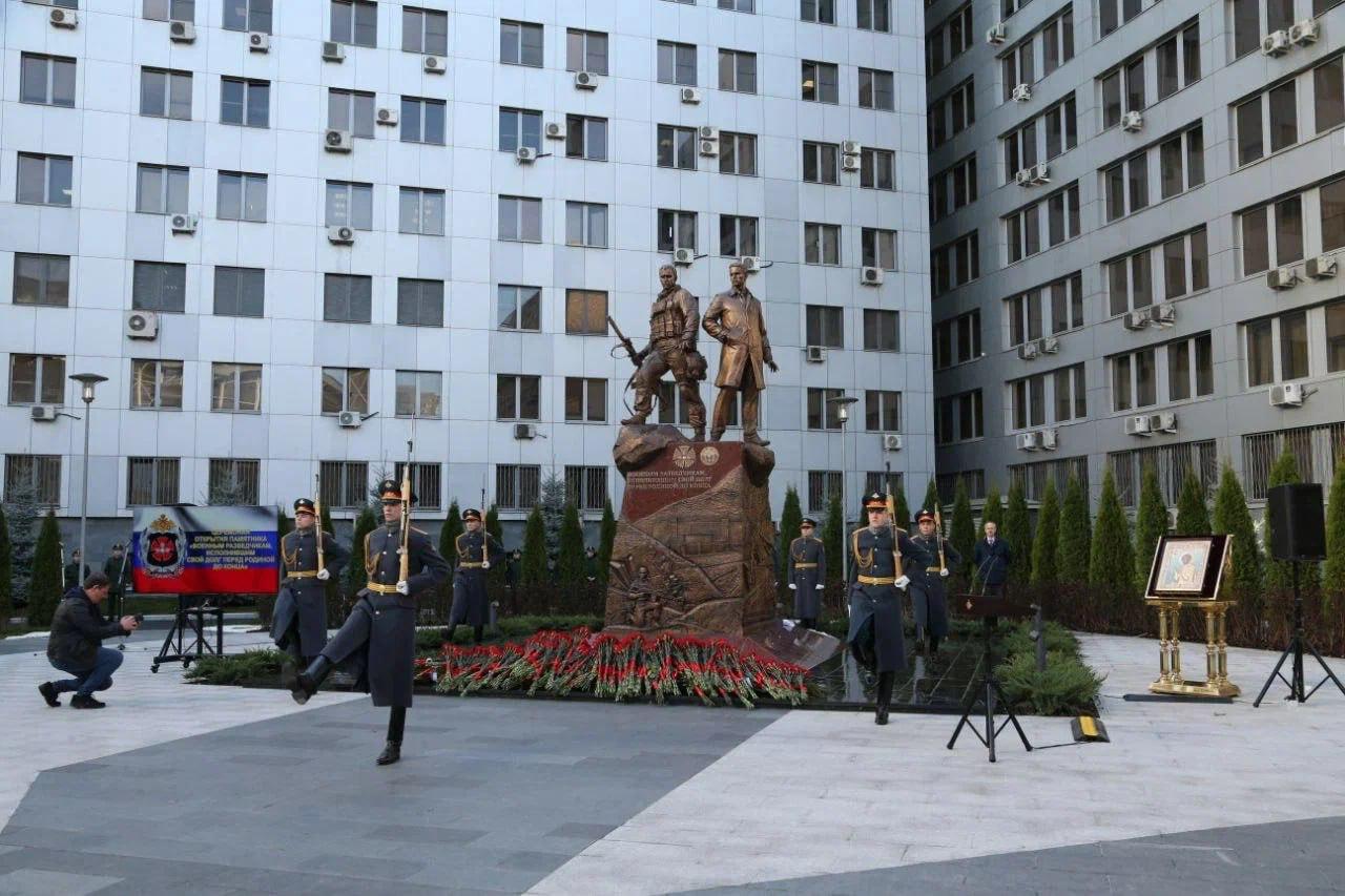 Памятник «Военным разведчикам, исполнившим свой долг перед Родиной до конца» открыли в Москве