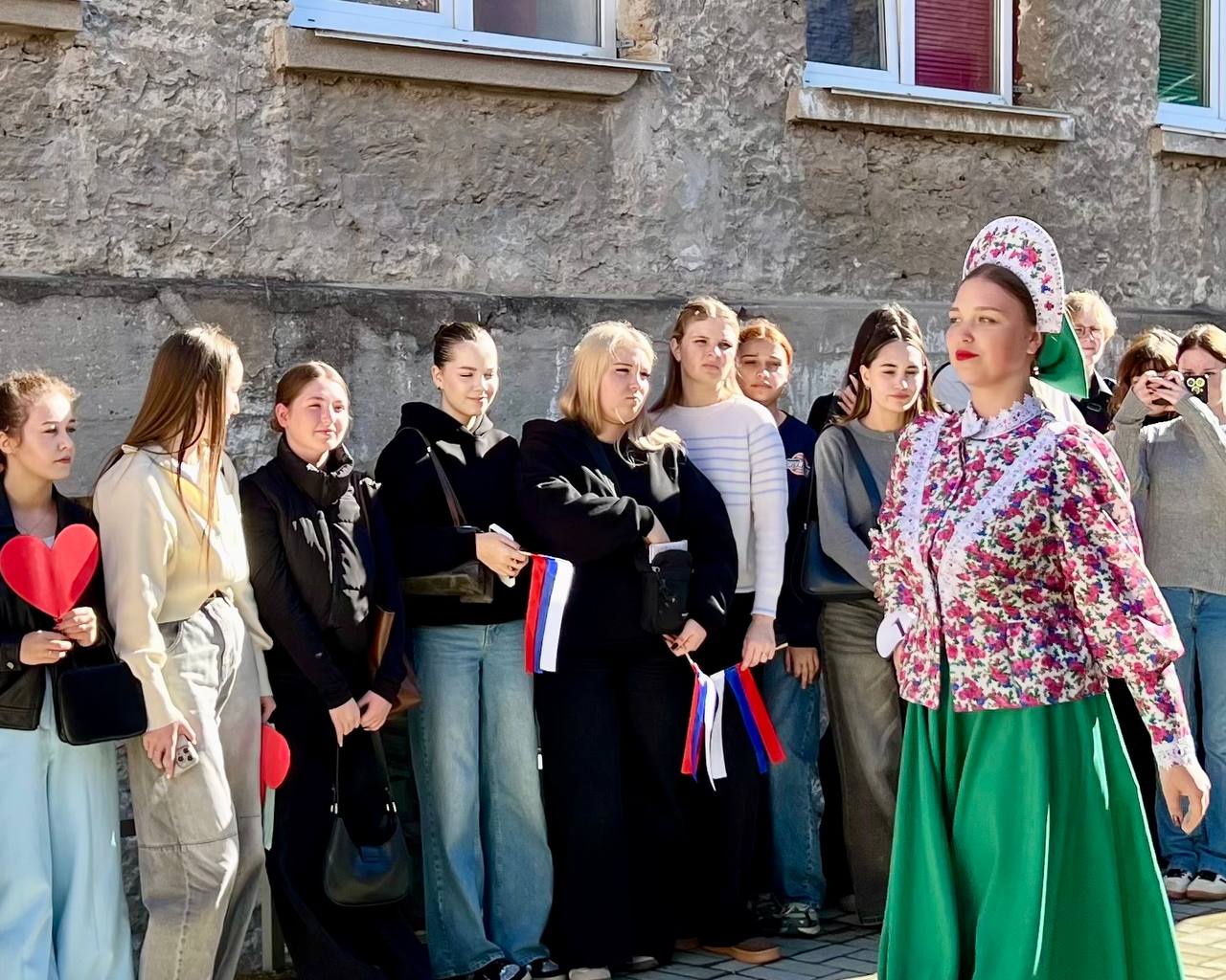 Единство в узорах России. В преддверии Дня народного единства в Педагогическом колледже ИРО состоялось уже ставшее традиционным дефиле в национальных костюмах народов России, а именно народов Севастополя и Крыма Перед... Единство в узорах России. В преддверии Дня народного единства в Педагогическом колледже ИРО состоялось уже ставшее традиционным дефиле в национальных костюмах народов России, а именно народов Севастополя и Крыма Перед...