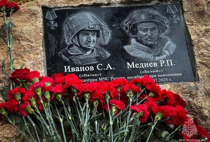 Памятник севастопольцам появился на Аллее Славы в Курской области