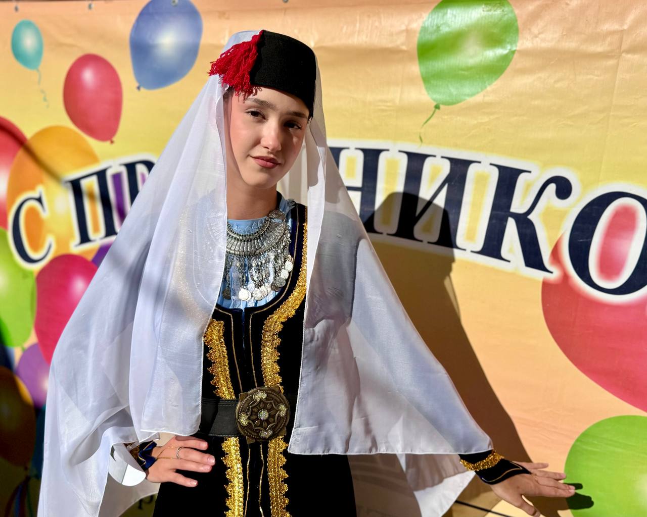 Единство в узорах России. В преддверии Дня народного единства в Педагогическом колледже ИРО состоялось уже ставшее традиционным дефиле в национальных костюмах народов России, а именно народов Севастополя и Крыма Перед... Единство в узорах России. В преддверии Дня народного единства в Педагогическом колледже ИРО состоялось уже ставшее традиционным дефиле в национальных костюмах народов России, а именно народов Севастополя и Крыма Перед...