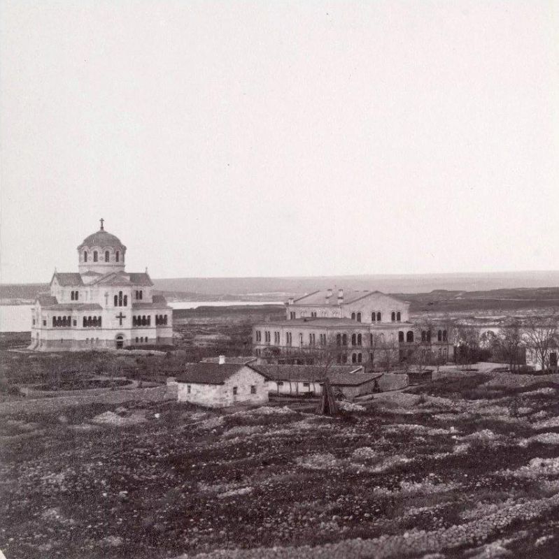 В День рассматривания старых фотографий делимся подборкой снимков любимого Севастополя