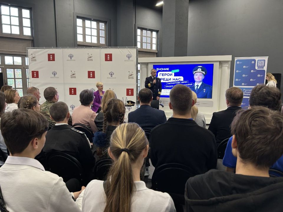 Герой России Дамир Юсупов встретился с молодежью Севастополя Герой России Дамир Юсупов встретился с молодежью Севастополя